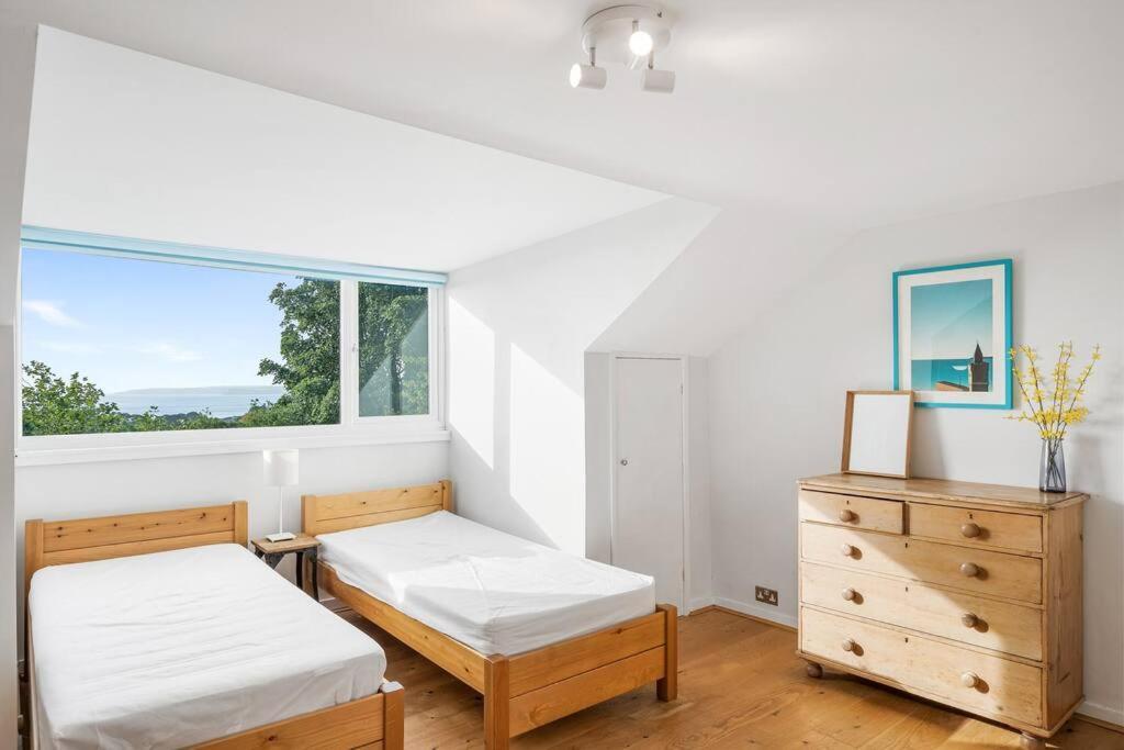 Manacles - Spacious Flat Near Beach With Sea Views & Parking 팰머스 외부 사진