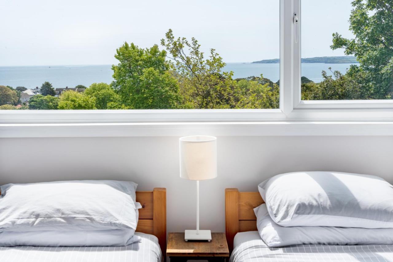 Manacles - Spacious Flat Near Beach With Sea Views & Parking 팰머스 외부 사진