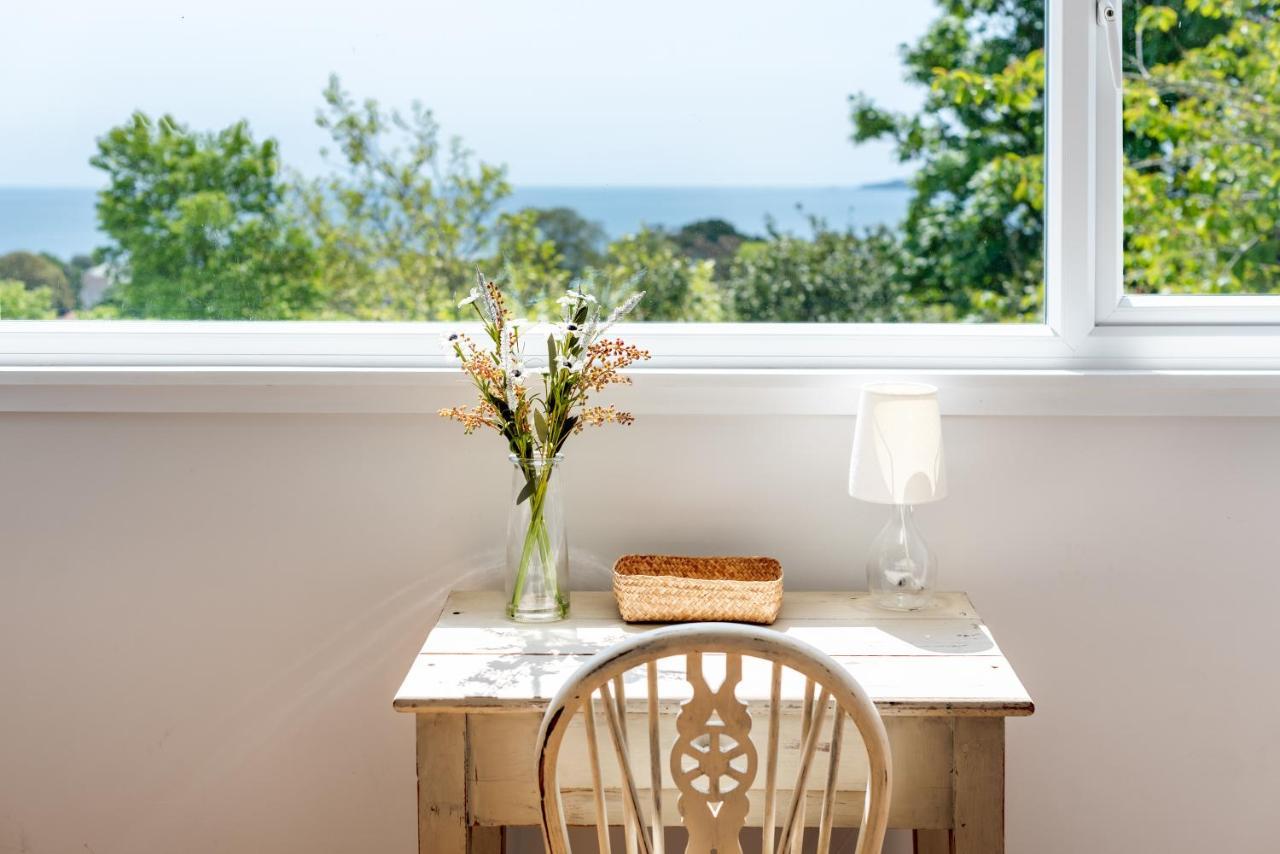 Manacles - Spacious Flat Near Beach With Sea Views & Parking 팰머스 외부 사진