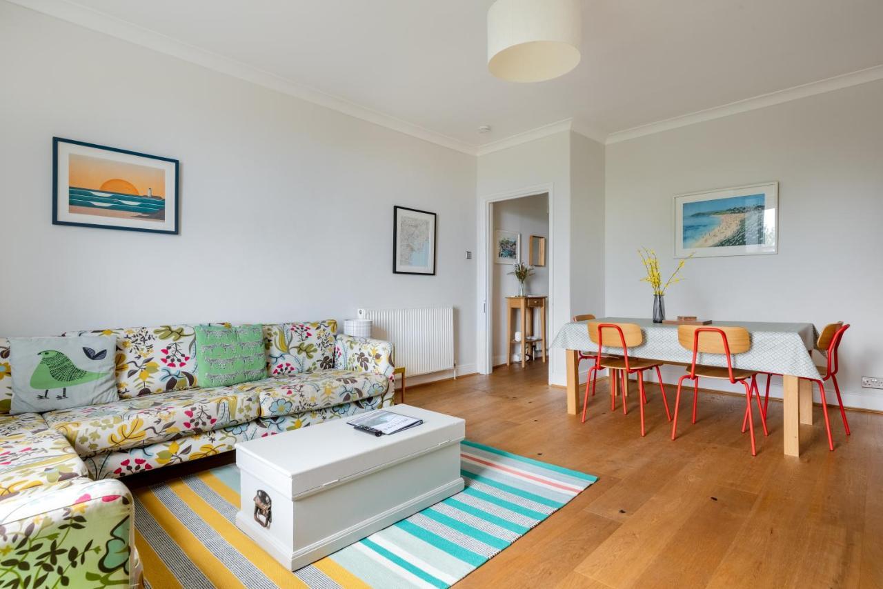 Manacles - Spacious Flat Near Beach With Sea Views & Parking 팰머스 외부 사진